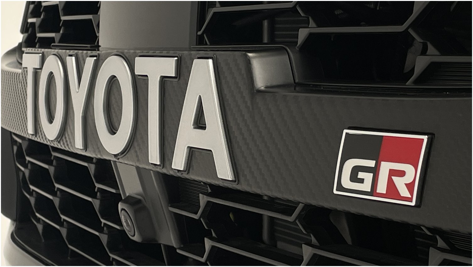 Jakie modyfikacje wnoszą wersje GR SPORT w modelach Toyoty?