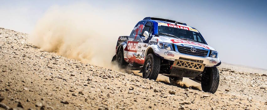 Toyoty Hilux w Sealine Cross Country Rally Qatar - etap 2