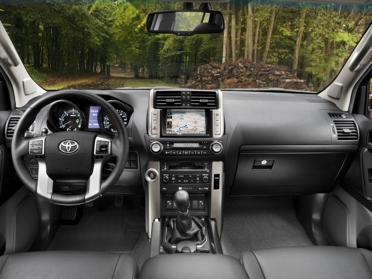 Toyota Land Cruiser 150 interior 2009